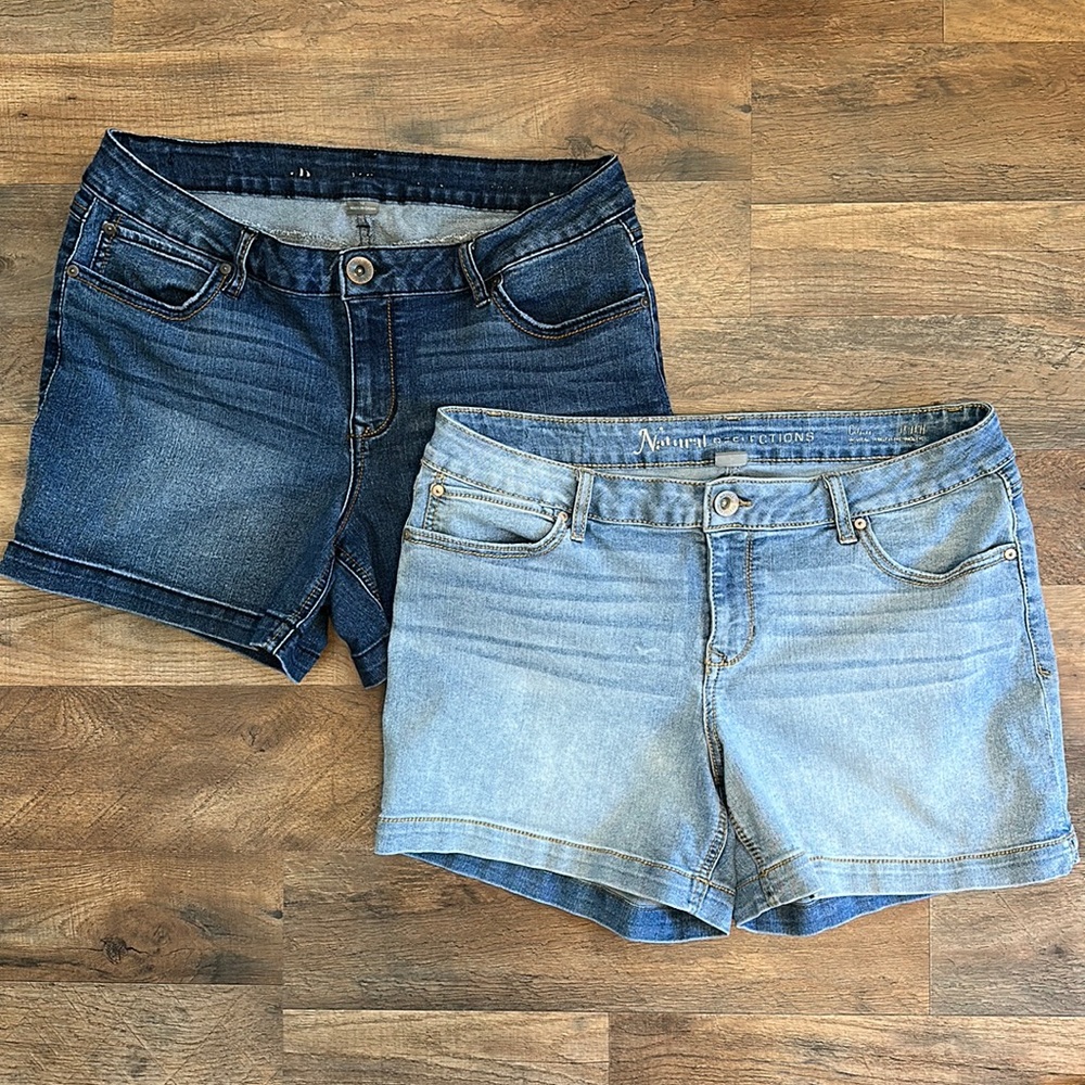Lot of 2 Natural Reflections 5-Pocket Shorts for Ladies